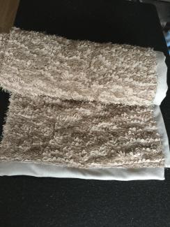 Confortable plaid laine polaire gris taupe